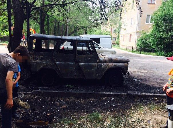 пожар на Жигулевская в Тюмени УАЗ