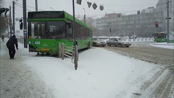 автобус забор Тюмень