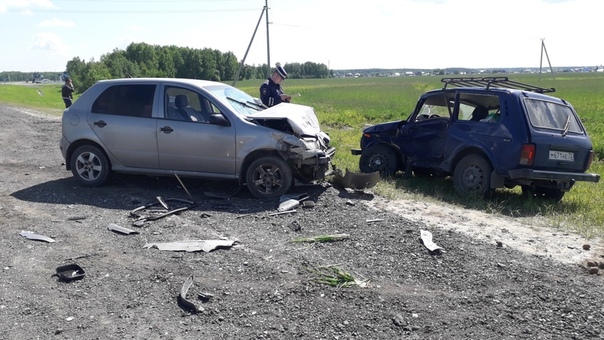 Жесткая авария на трассе Тюмень - Екатеринбург: "Шкода" врезалась в "Ниву"