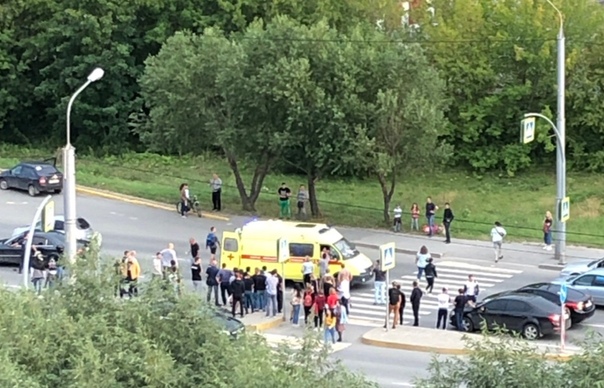 На пешеходном переходе на Широтной автомобиль Яндекс-такси сбил ребенка