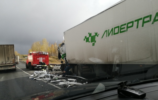 Массовое ДТП с участием двух фур на трассе Тюмень - Омск: погиб водитель КАМАЗа