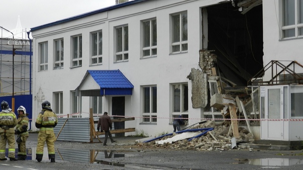 ЧП в Ялуторовске: рухнула стена здания на ул.Революции