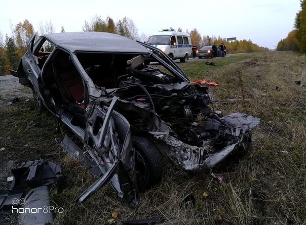 На трассе Тюмень - Ханты-Мансийск "пятнашка" залетела под грузовик, погиб водитель легковушки