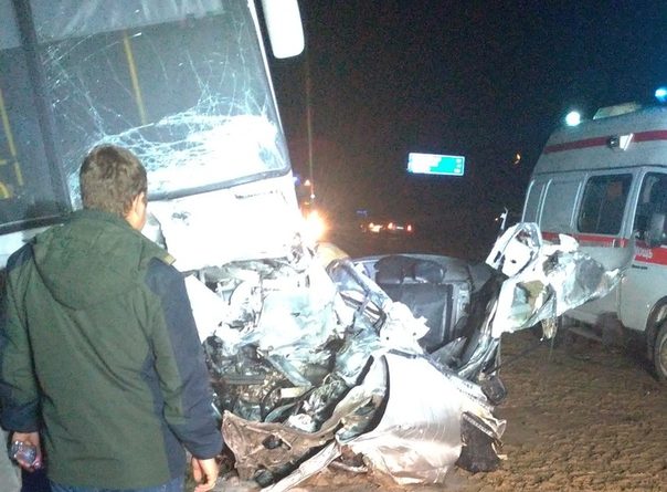 Авария на трассе под Ярково: "Мазда" влетела в автобус и загорелась