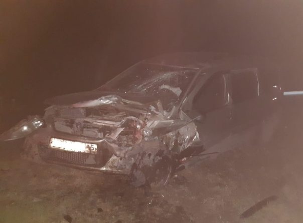 Страшная авария под Тугулымом: Volkswagen Polo влетел в выехавший на трассу Largus
