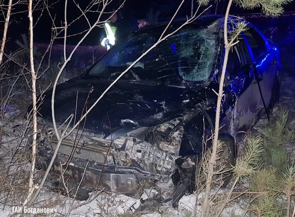 Ford выкинуло с трассы Екатеринбург - Тюмень, водитель погиб