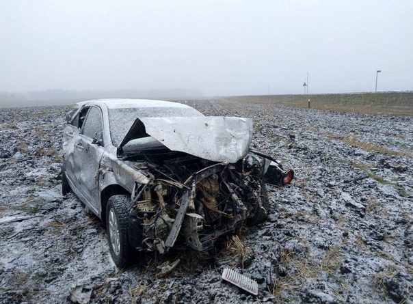 Toyota Camry "ушла" в поле под Ишимом, водитель погиб