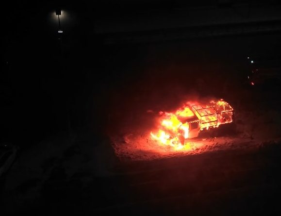 В Тюмени "Газель" сгорела после столкновения с другим грузовиком