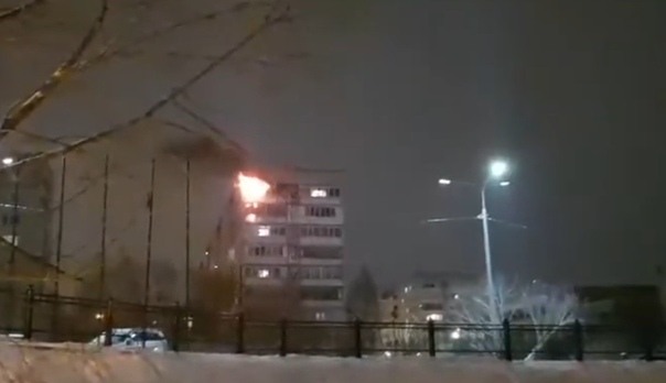 Подробности пожара в девятиэтажке на Логунова: "Вскрывали квартиру, дверь долго не поддавалась..."