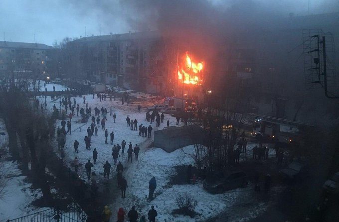 Мощный взрыв в жилой пятиэтажке в Магнитогорске. ФОТО, ВИДЕО очевидцев