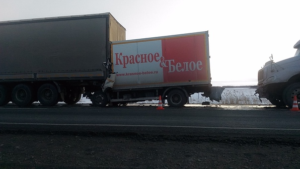 Жуткая авария на трассе Тюмень-Омск: фургон КБ зажало между газовозом и фурой, водитель погиб