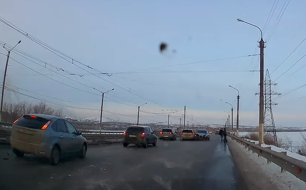 В сети появилось ВИДЕО массовой аварии из 10 автомобилей в Магнитогорске