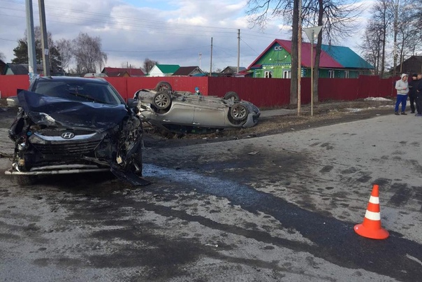 Под Тобольском пьяный водитель "Короллы" протаранил Hyundai и перевернулся на крышу