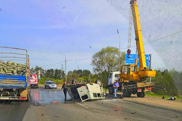 В Тобольске перевернулся УАЗ-"буханка", после чего развалился. Пострадали пассажиры
