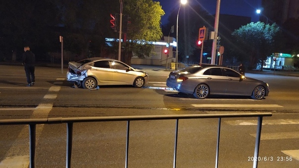 Ночное ДТП на Мельникайте: виновник бросил свой автомобиль и сбежал