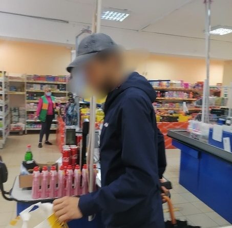 В Тобольске покупатель открыл стрельбу в магазине после того, как его отказались обслуживать без маски