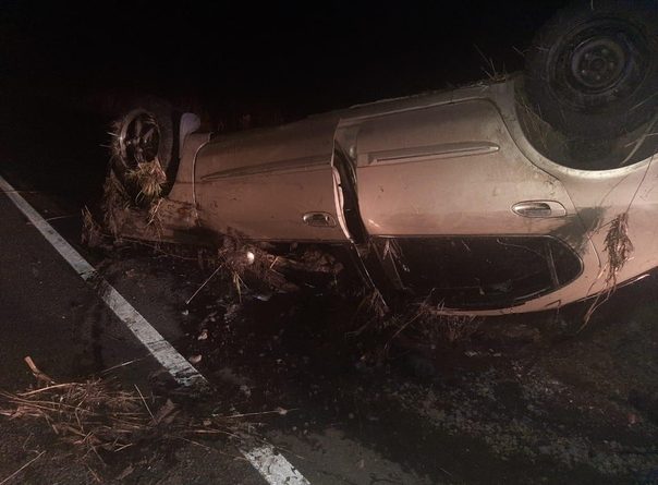 Ночью на трассе Тюмень - Омск "Ниссан" залетел на встречке под грузовик, водитель погиб