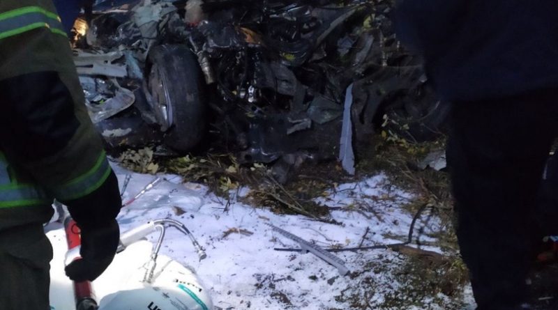 На трассе Тюмень - Омск фура придавила Ford Focus, погибла водитель легковушки