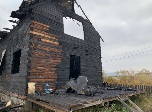 Утром скончались два ребенка, которых вынесли из горящего дома в СНТ "Малинка"