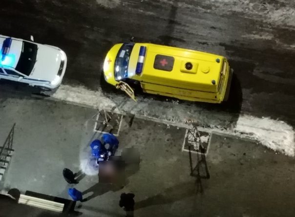 Ночная трагедия в тюменской Зареке: из окна высотки выпала девушка