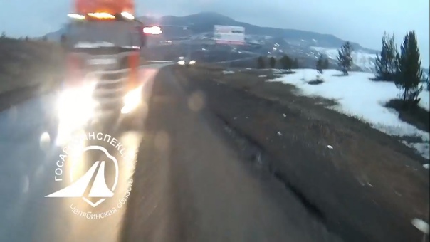 Опубликовано видео столкновения фур на трассе М-5