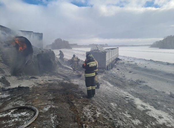 Крупное ДТП под Мезенкой: столкнулись фуры, одна сгорела вместе с водителем