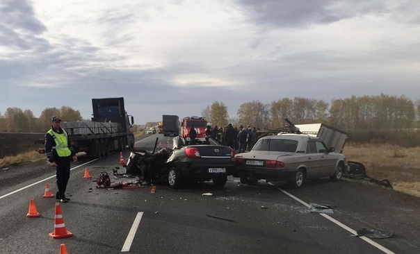 Datsun под фуру: четыре человека погибли в ДТП на трассе Тюмень - Омск