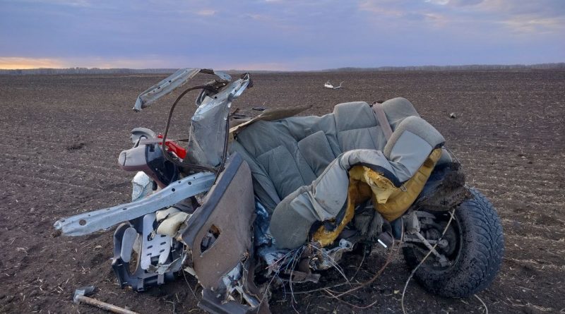 Распил? На трассе Тюмень - Омск автомобиль разорвало пополам
