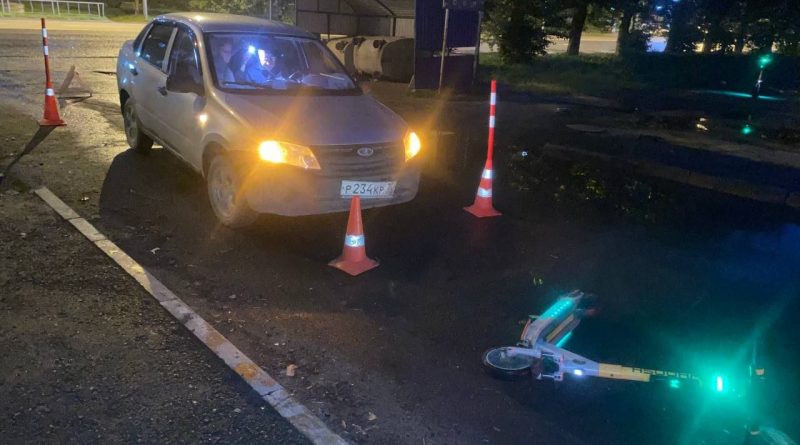 На Ватутина "Лада" сбила девушку на электросамокате
