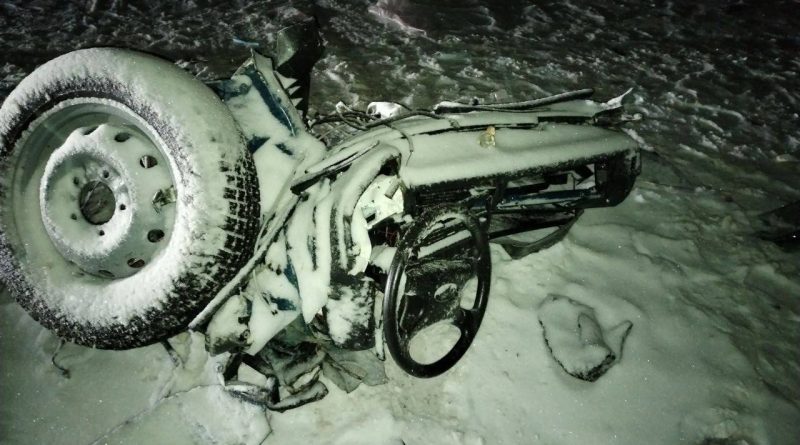 В жутком ДТП на трассе под Тобольском погибли два человека