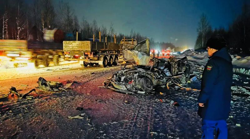 "Собака никого не подпускает". Смертельное ДТП под Пойковским: погибла семья